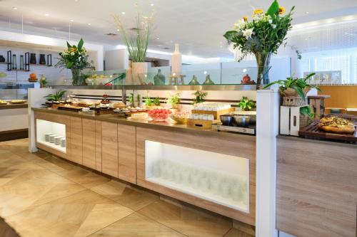 Makanan di atau berdekatan hotel