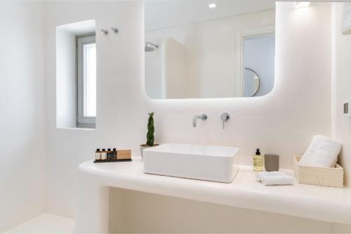 Luxury Mykonos Villa - 3 Bedrooms - Villa Estaffe - Amazing Agean Views - Wind Protected Alfresco Dining area 욕실