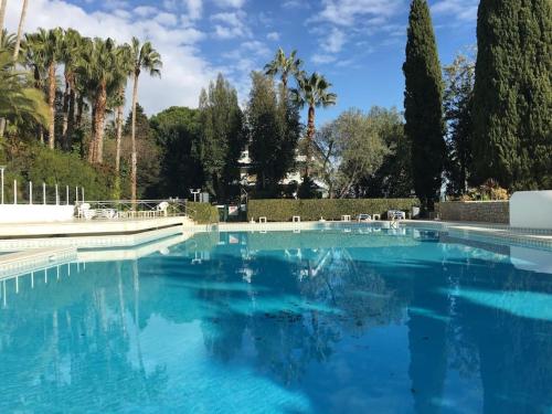 Photo de la galerie de l'établissement SUPER CANNES FRONT DE MER LUXUEUX VUE UNIQUE, à Vallauris