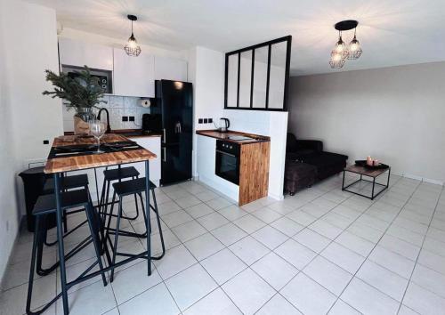 Lormont City, proche Bordeaux, piscine et parking