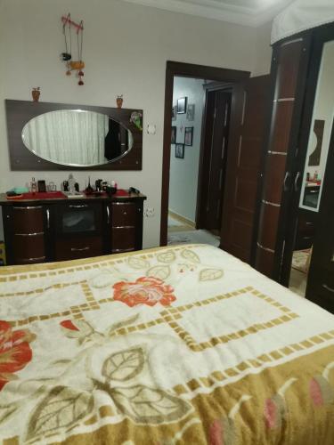 En eller flere senge i et værelse på Uruç ev