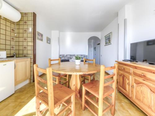 Kuchyňa alebo kuchynka v ubytovaní Apartment Ahinoa by Interhome