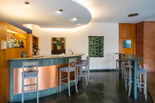 a bar in a restaurant with stools at Posadas de España Pinto in Pinto