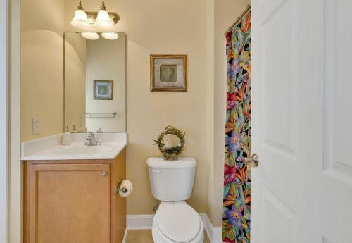 Bilik mandi di Doin` Time Canal Front home with elevator and extra living room