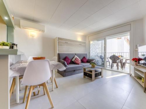 A seating area at Apartment Las Palmeras by Interhome