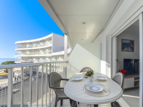 Apartment Las Palmeras by Interhome