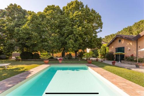 Bazén v ubytování Podere Terrerosse con piscina nell'entroterra di Rimini nebo v jeho okolí