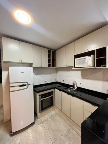 Kuchyň nebo kuchyňský kout v ubytování casa de temporada Gabyviti