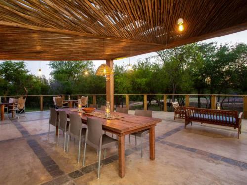 Balkoni atau teres di Kubu Bush Lodge