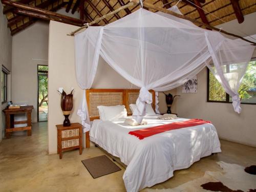 Katil atau katil-katil dalam bilik di Kubu Bush Lodge