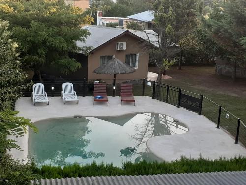 Πισίνα στο ή κοντά στο Cabañas Ecos del Valle