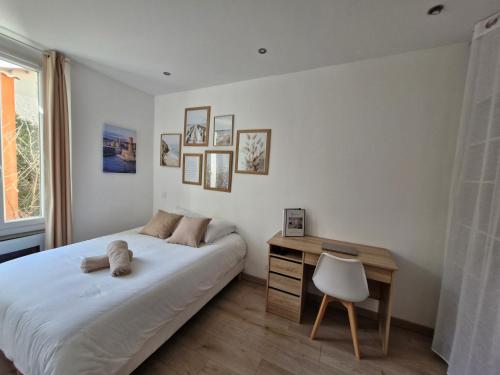 Postel nebo postele na pokoji v ubytování Appartement tout confort à 2 pas du centre ville