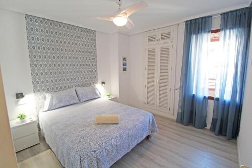 Castle views. Terrace. Design style. AC. Wifi. Refurbished. Supercentric.