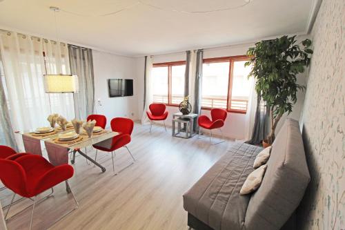 Castle views. Terrace. Design style. AC. Wifi. Refurbished. Supercentric.