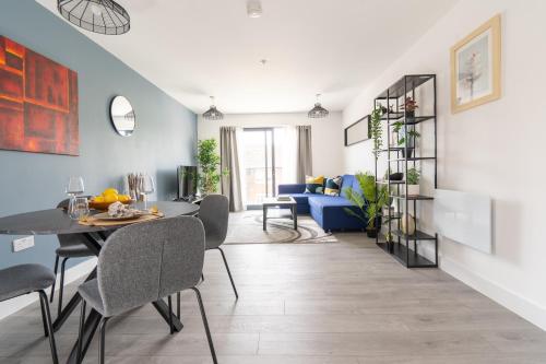 a dining room and living room with a table and chairs at Oasis at Hemel Hempstead in Hemel Hempstead
