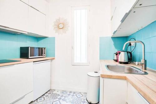 Кухня или мини-кухня в Charming apartment near Les Halles - 4P
