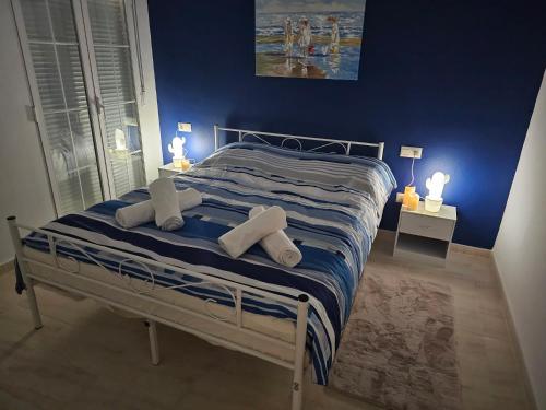 a blue bedroom with a bed with towels on it at Vista la Mar in Villaricos