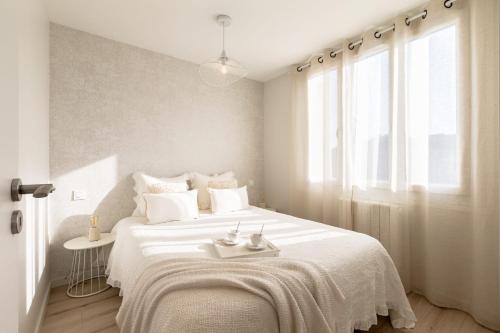 Ένα ή περισσότερα κρεβάτια σε δωμάτιο στο Le Santorin élégant calme parking