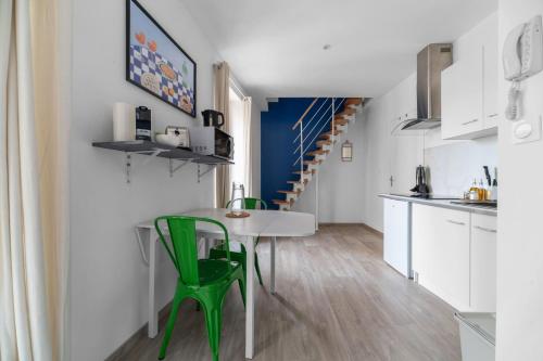 Η κουζίνα ή μικρή κουζίνα στο Les Stins - Appartements climatisés - centre ville