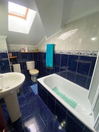 a bathroom with a tub and a toilet and a sink at Somo apartment in Somo