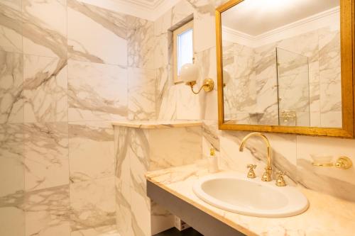 a bathroom with a sink and a mirror at Weingut Köfelgut - Turris Vini in Castelbello-ciardes