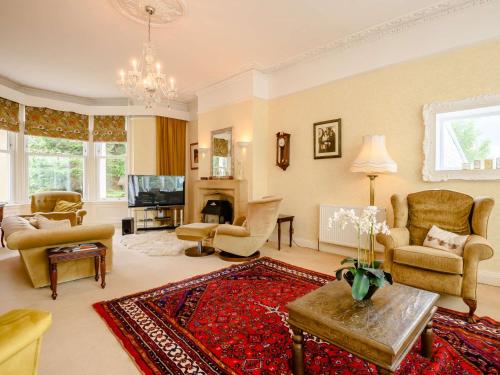 Ruang duduk di 5 Bed in Carlisle 87447