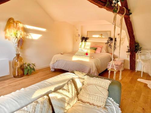 a living room with two beds and a couch at ici a 7 min de Graslin en bus in Nantes
