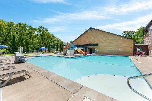a large swimming pool with a slide at Serenity Point Lodge in Branson
