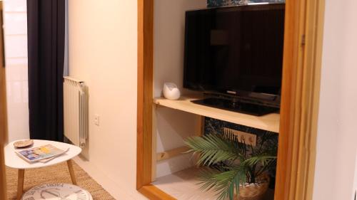 TV a/nebo společenská místnost v ubytování CAMBARAL AS DE GUIA