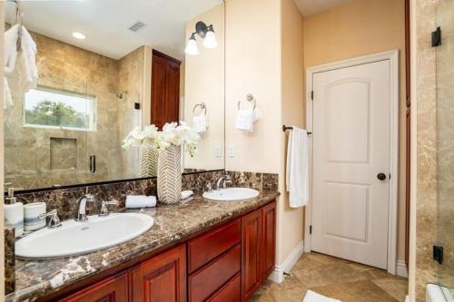 Φωτογραφία από το άλμπουμ του Luxury Beach House Rooftop Deck σε Huntington Beach