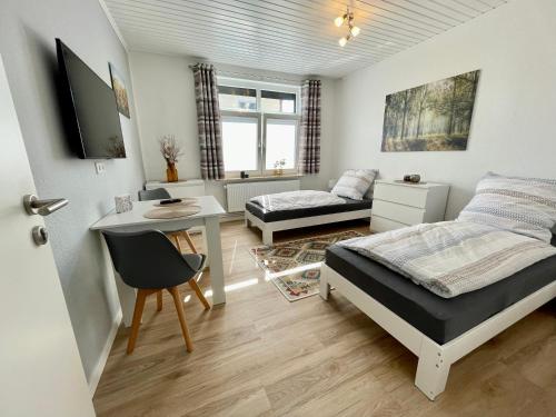 a bedroom with a bed and a desk in a room at Gemütliche EG-Wohnung im Herzen Schleswig-Holsteins in Neumünster