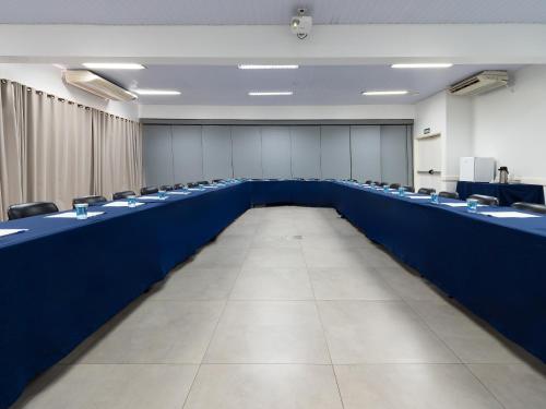 Der Geschäftsbereich oder Konferenzraum in der Unterkunft Carlton Suítes Limeira