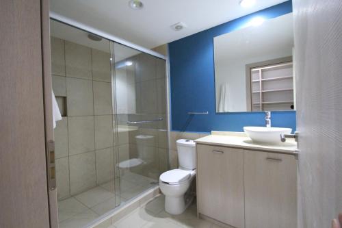 a bathroom with a toilet and a shower and a sink at Boutique Apartment Centro Histórico-402 in Mexico City