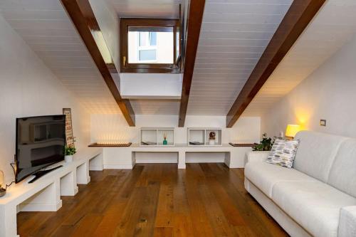 Italstay - Canonica Attic Apartment