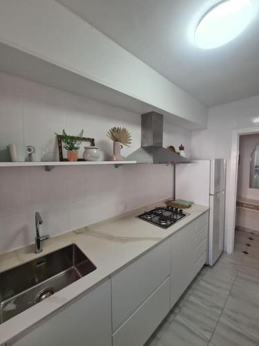 Dapur atau dapur kecil di Nice beachside 2-BD apt near Barcelona