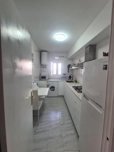 Dapur atau dapur kecil di Nice beachside 2-BD apt near Barcelona