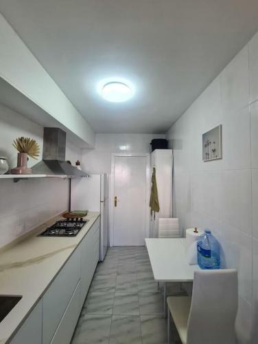 Dapur atau dapur kecil di Nice beachside 2-BD apt near Barcelona