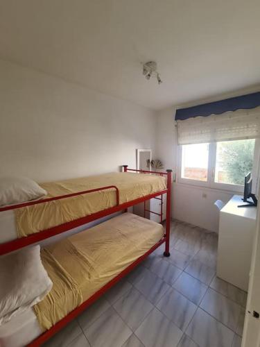 Katil atau katil-katil dalam bilik di Nice beachside 2-BD apt near Barcelona