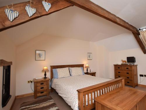 A bed or beds in a room at 2 Bed in Bideford HIFOX