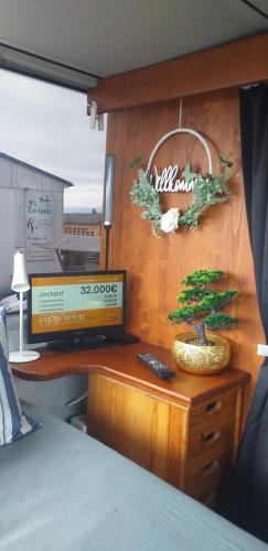 a bedroom with a desk with a tree on it at Röhrencamp Schöten/Apolda in Apolda