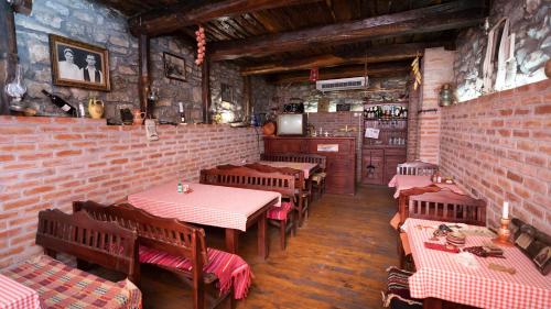 Restaurace v ubytování Etno Apartmani ''Vlaška kuća''