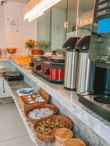 Makanan di atau berdekatan hotel