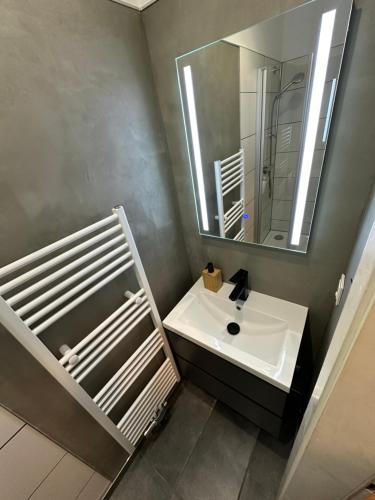 a bathroom with a white sink and a mirror at Exklusive Ferienwohnung im Herzen von Goslar direkt am Weihnachtsmarkt Nr 2 in Goslar