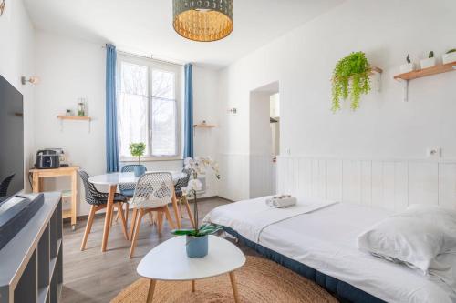 a small apartment with a bed and a table and chairs at Cosy apartment in the heart of Marseille - Welkeys in Marseille