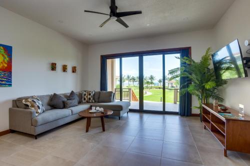 a living room with a couch and a table at Seiri del Mar in Hopkins