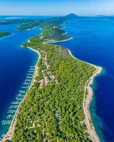 an aerial view of an island in the ocean at Luxury Mobile Home Oleander in Mali Lošinj
