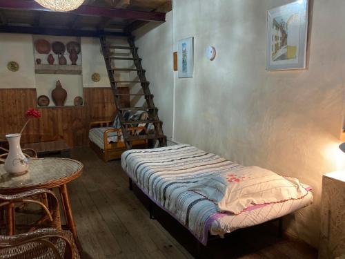 Llit o llits en una habitació de Casa Medieval de Nisa