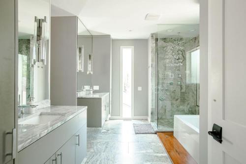 Linden Hills Designer Retreat tesisinde bir banyo