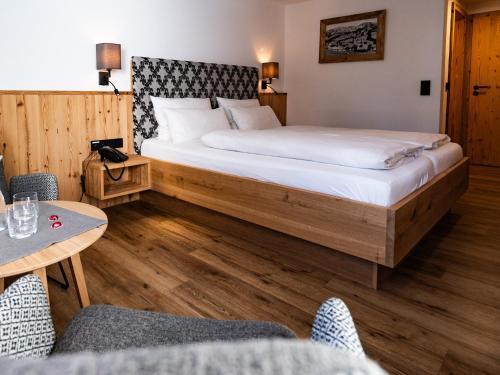 Postel nebo postele na pokoji v ubytování Hotel Alpengasthof Löwen
