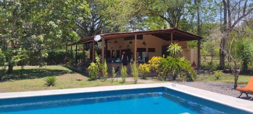 Piscina en o cerca de CisneCisneros